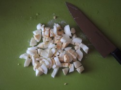 Зеленый суп щавелевый на свинине с яйцами