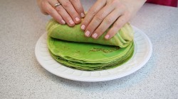 название картинки Зеленый блинный торт без красителей