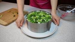 название картинки Зеленый блинный торт без красителей