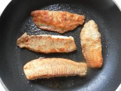 название картинки Жареная тилапия на сковороде