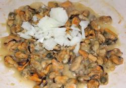 Жареные мидии с луком