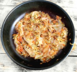 Жареные пирожки с капустой на сковороде - шаг 4 Жареные пирожки с капустой на сковороде - шаг 4