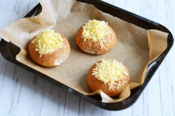 Жульен в булочках с грибами и курицей