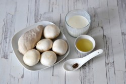 Жульен в булочках с грибами и курицей