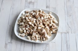 Жульен в булочках с грибами и курицей