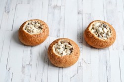 Жульен в булочках с грибами и курицей