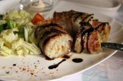 название картинки Зразы из тилапии в беконе с овощным салатом