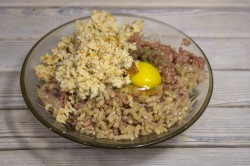 Зразы мясные с яйцом - шаг 7 Зразы мясные с яйцом - шаг 7