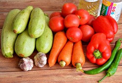 Аджика из кабачков острая на зиму - шаг 1