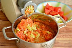 Аджика из кабачков острая на зиму - шаг 3