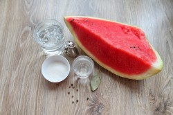 Арбузы в банках на зиму без стерилизации - шаг 1