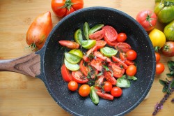 Баклажаны на сковороде с чесноком - шаг 8 Баклажаны на сковороде с чесноком - шаг 8