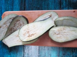 Баклажаны с овощами в духовке запеченные - шаг 1 Баклажаны с овощами в духовке запеченные - шаг 1