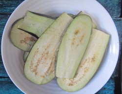 Баклажаны с овощами в духовке запеченные - шаг 2 Баклажаны с овощами в духовке запеченные - шаг 2