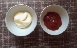 Батон с сыром и колбасой в духовке - шаг 2