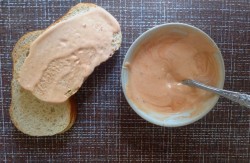 Батон с сыром и колбасой в духовке - шаг 3