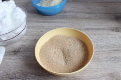 Баварские пирожные бисквитно песочные - шаг 5