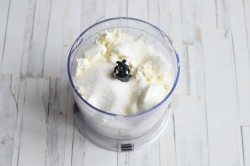 Торт из шоколадных блинов с творожным кремом - шаг 10 Торт из шоколадных блинов с творожным кремом - шаг 10