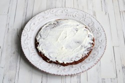 Торт из шоколадных блинов с творожным кремом - шаг 12 Торт из шоколадных блинов с творожным кремом - шаг 12