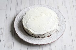 Торт из шоколадных блинов с творожным кремом - шаг 13 Торт из шоколадных блинов с творожным кремом - шаг 13