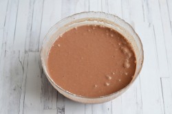 Торт из шоколадных блинов с творожным кремом - шаг 7 Торт из шоколадных блинов с творожным кремом - шаг 7