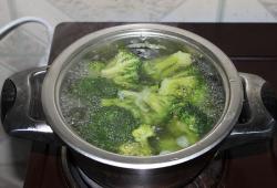 Брокколи на масле с яйцами - шаг 2 Брокколи на масле с яйцами - шаг 2