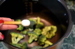 Брокколи в мультиварке - шаг 5 Брокколи в мультиварке - шаг 5