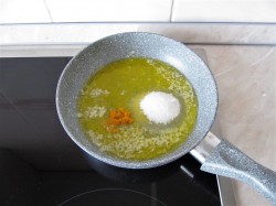 Булочки-розочки с яблоками из дрожжевого теста - шаг 12 Булочки-розочки с яблоками из дрожжевого теста - шаг 12