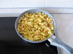 Булочки-розочки с яблоками из дрожжевого теста - шаг 13 Булочки-розочки с яблоками из дрожжевого теста - шаг 13