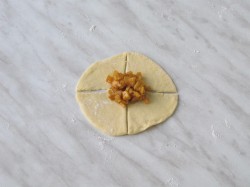 Булочки-розочки с яблоками из дрожжевого теста - шаг 17 Булочки-розочки с яблоками из дрожжевого теста - шаг 17