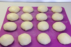 Булочки с изюмом и глазурью - шаг 14 Булочки с изюмом и глазурью - шаг 14