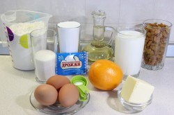 Булочки с изюмом и глазурью - шаг 1 Булочки с изюмом и глазурью - шаг 1