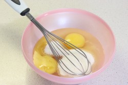 Булочки с изюмом и глазурью - шаг 5 Булочки с изюмом и глазурью - шаг 5