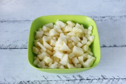 Булочки с яблоками из дрожжевого теста - шаг 8