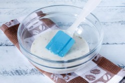 Булочки с яблоками из дрожжевого теста - шаг 1