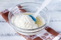 Булочки с яблоками из дрожжевого теста - шаг 3