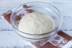 Булочки с яблоками из дрожжевого теста - шаг 6