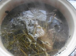 Бульон из рыбных потрохов прозрачный - шаг 3 Бульон из рыбных потрохов прозрачный - шаг 3