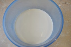 Быстрое дрожжевой тесто на молоке - шаг 1 Быстрое дрожжевой тесто на молоке - шаг 1