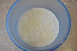 Быстрое дрожжевой тесто на молоке - шаг 2 Быстрое дрожжевой тесто на молоке - шаг 2