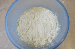 Быстрое дрожжевой тесто на молоке - шаг 3 Быстрое дрожжевой тесто на молоке - шаг 3