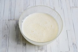 Быстрый пирог на сметане в духовке - шаг 3 Быстрый пирог на сметане в духовке - шаг 3