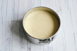 Быстрый пирог на сметане в духовке - шаг 6 Быстрый пирог на сметане в духовке - шаг 6