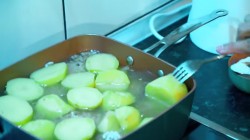 Быстрый суп с мясными тефтелями и картофеле и сладким перцем - шаг 17 Быстрый суп с мясными тефтелями и картофеле и сладким перцем - шаг 17