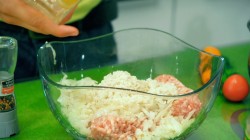 Быстрый суп с мясными тефтелями и картофеле и сладким перцем - шаг 4 Быстрый суп с мясными тефтелями и картофеле и сладким перцем - шаг 4