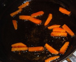 Чудесная тыква жареная с луком и морковью - шаг 1