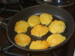 Деруны картофельные по украински - шаг 8