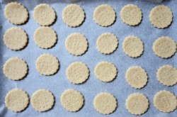 Диетические галеты из цельнозерновой муки - шаг 6