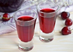 Домашняя настойка на вишне на самогоне - шаг 7