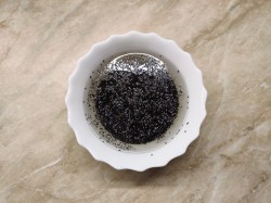 Дрожжевое тесто с маком - шаг 1 Дрожжевое тесто с маком - шаг 1